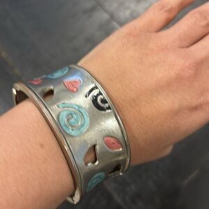 Retro Y2K Vintage Heart Swirl Enamell Cut Out Silver Cuff Bracelet Rare